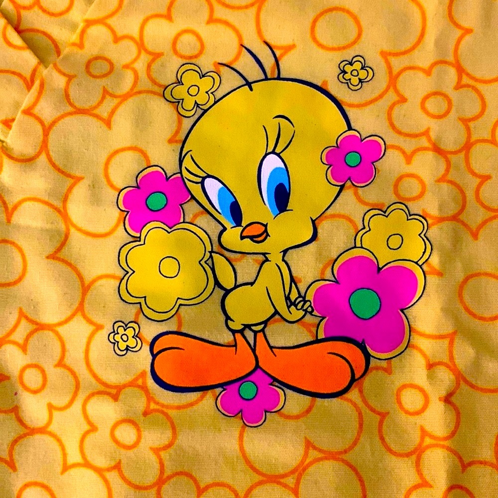 Warner Entertainment Tweety Scrub Top L